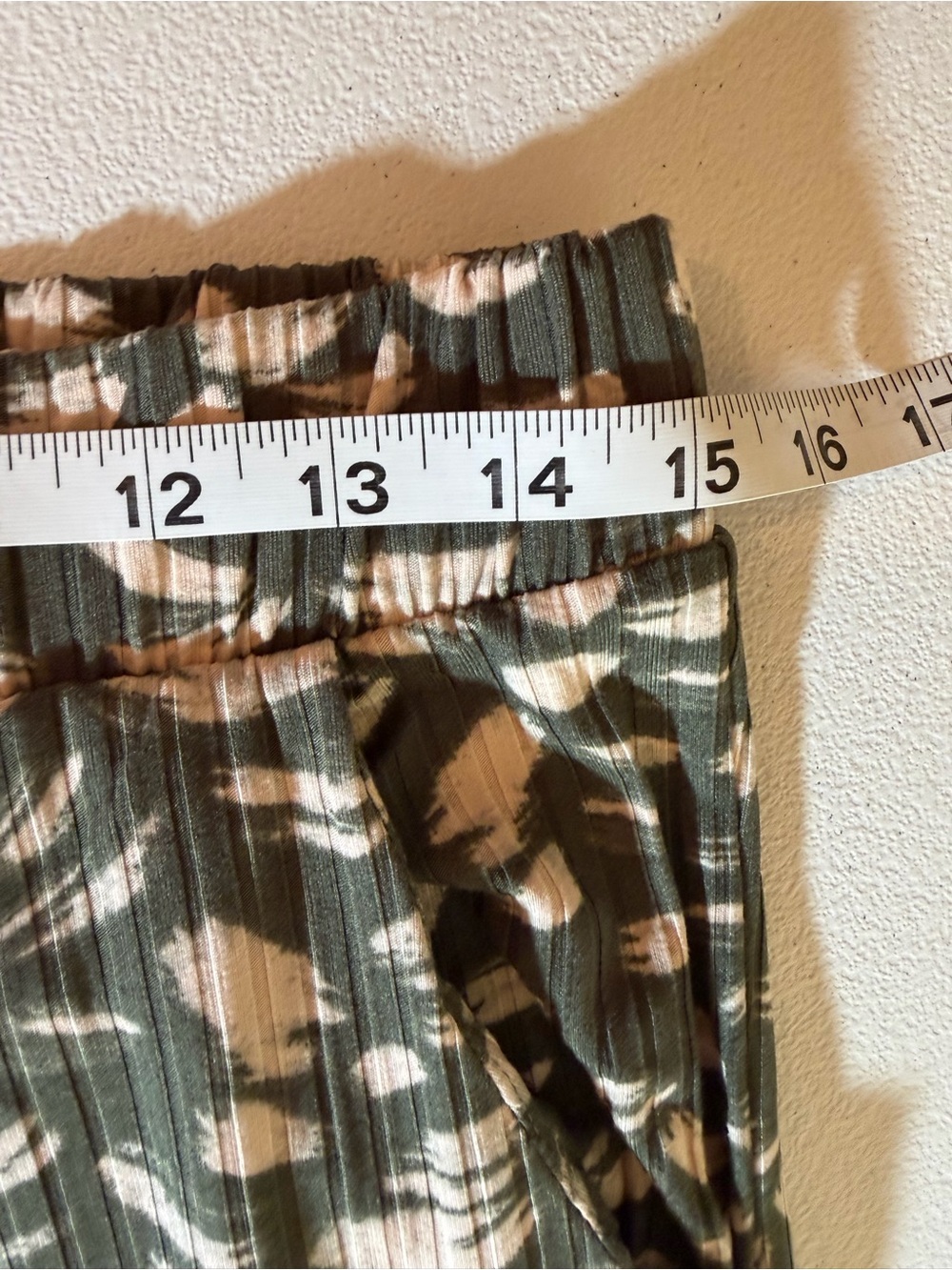 entro Olive Green Wide-Leg falling leaf print Pants NWT size Large - Picture 2 of 9
